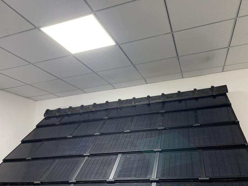 Stacked flat photovoltaic tile