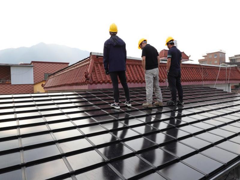UPBEST SOLAR BIPV TILE ROOF FRIENDLY FOR WORKERS