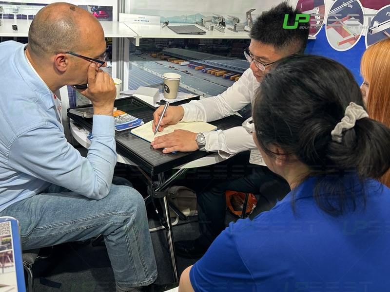 Customers are enthusiastic about our products at the Intersolar exhibition