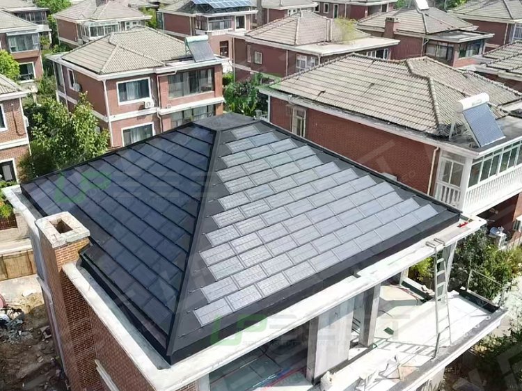 UPBEST Revolutionizes Roofing with BIPV Panels – A Stylish and Functional Alternative